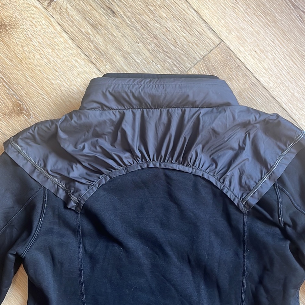 LULULEMON Snug Sprinter Jacket - Picture 15 of 16